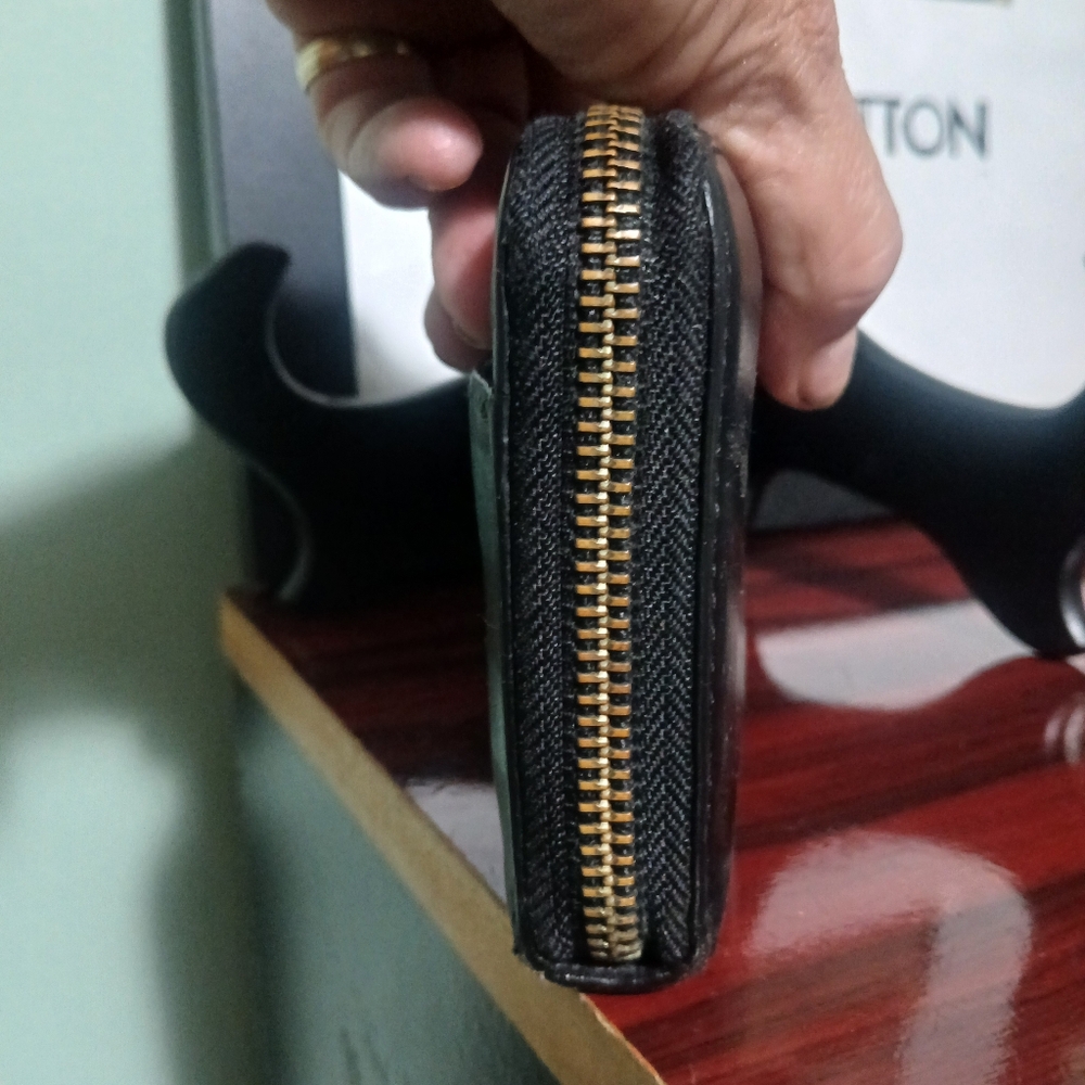 VGUC Coach Stripe Wallet - Picture 6 of 12